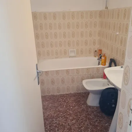 Entier - 50m2 - Saint Genes - Victoire - Centre *