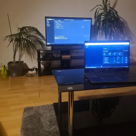 Quickhosting Centre *